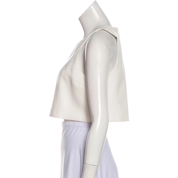 Black Halo Sleeveless Crop Top - Picture 2 of 6